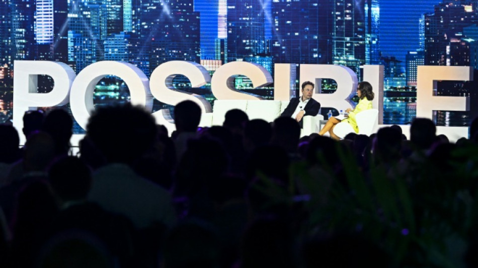 Top exec leaves NBCUniversal amid Twitter CEO reports