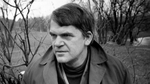 El escritor checo Milan Kundera muri&oacute; a los 94 a&ntilde;os en Par&iacute;s