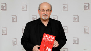Berichte: Autor Salman Rushdie auf Bühne im US-Bundesstaat New York attackiert