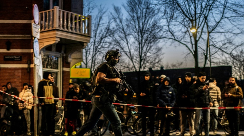 Fin de la prise d'otage à Amsterdam, l'homme armé est maîtrisé