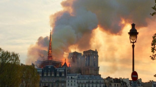 Notre-Dame instala la base de su emblem&aacute;tica aguja en el cuarto aniversario del incendio