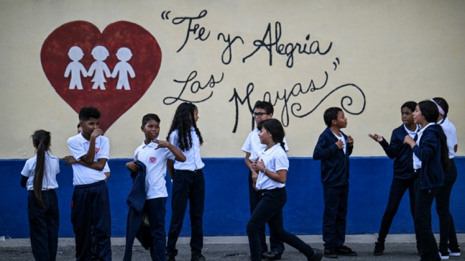 Educa&ccedil;&atilde;o na Venezuela: um desafio diante de tr&ecirc;s milh&otilde;es de crian&ccedil;as sem aulas