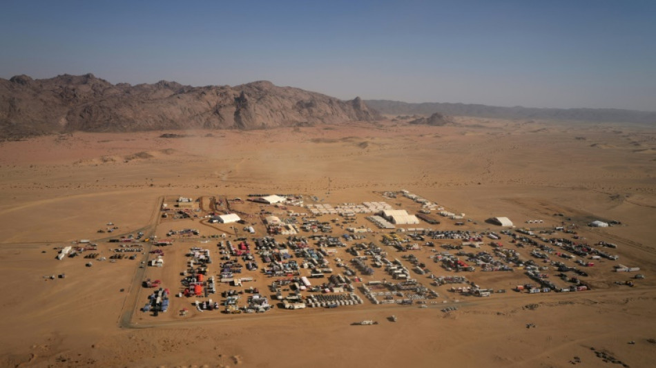 La fren&eacute;tica log&iacute;stica del Dakar en medio del desierto saudita