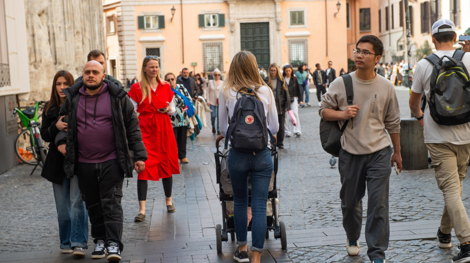 Eurispes, tra affitto e cure mediche, Italia segnata da fragilit&agrave; diffusa