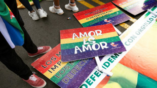Grupos protestam no Peru contra decreto que descreve transexualidade como 'transtorno mental'