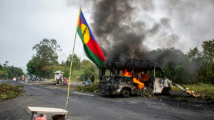 New Caledonia separatists defy French efforts to unblock roads 