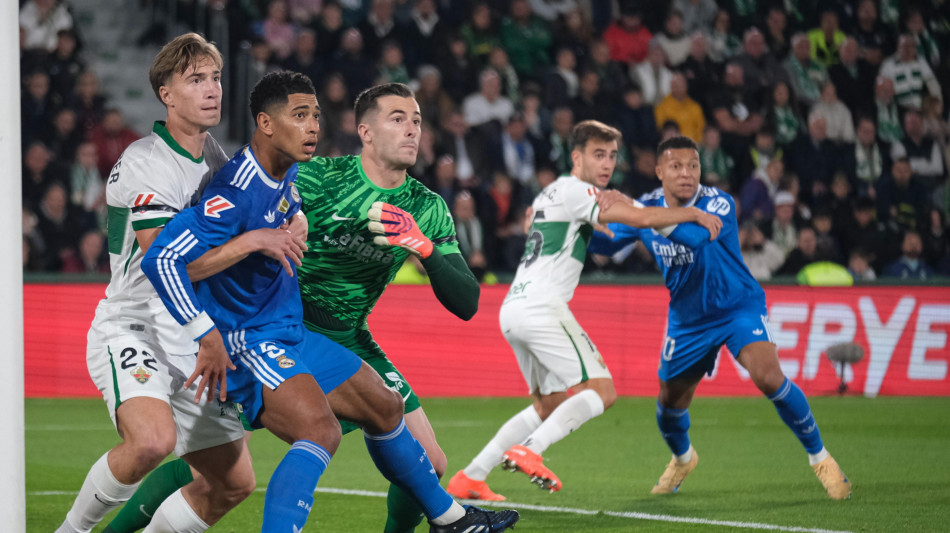 Liga: solo pari per il Real con l'Elche, il Barca è a -1