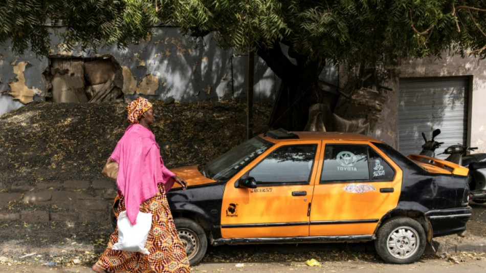 S&eacute;n&eacute;gal: le pr&eacute;sident Sall press&eacute; de toutes parts de mettre fin &agrave; la crise, parmi les rumeurs d'amnistie