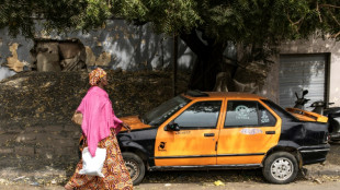 S&eacute;n&eacute;gal: le pr&eacute;sident Sall press&eacute; de toutes parts de mettre fin &agrave; la crise