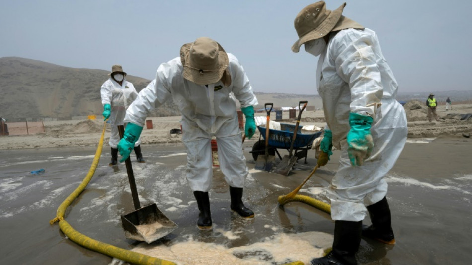 La fiscalía pide que se prohíba salir de Perú a cuatro directivos de Repsol tras el derrame