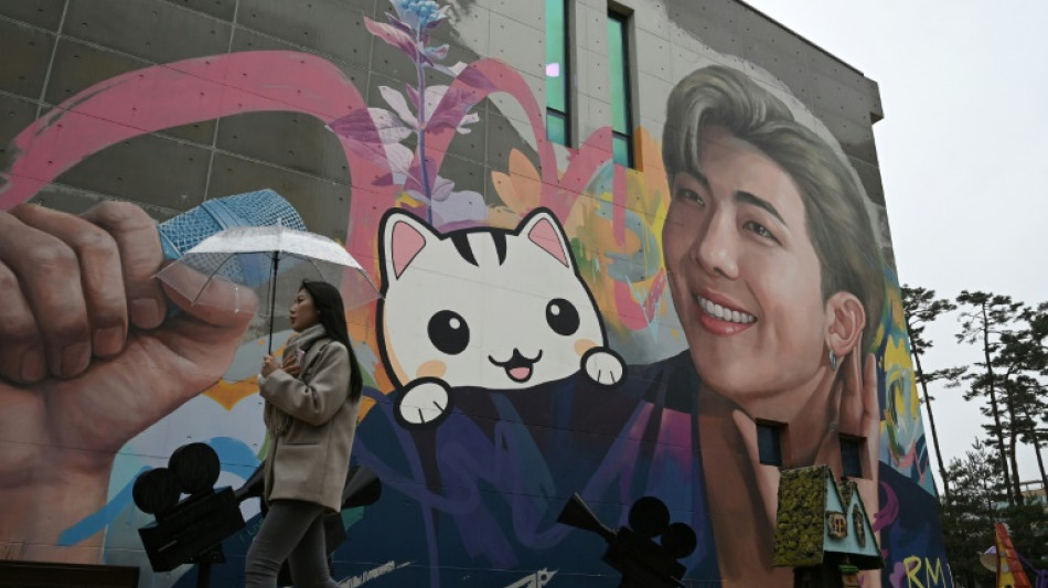 &Uacute;ltimos integrantes da banda BTS iniciar&atilde;o servi&ccedil;o militar obrigat&oacute;rio