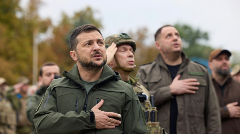 Ukraine: Zelensky à Izioum, ville clé de l'Est reprise aux Russes 