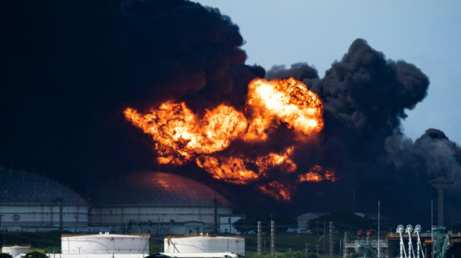 Gro&szlig;brand in kubanischem Treibstofflager bringt zwei weitere Tanks zum Einsturz