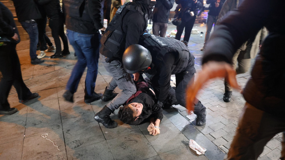 Oltre 1.800 fermati nelle proteste per Imamoglu in Turchia