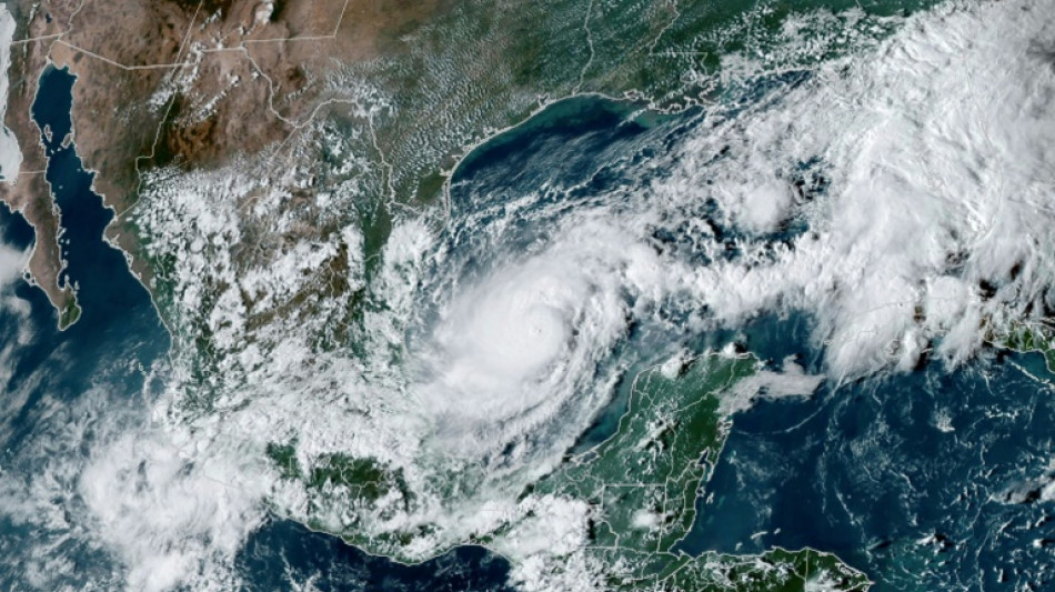 Milton se torna hurac&aacute;n de categor&iacute;a m&aacute;xima y amenaza a M&eacute;xico y Florida