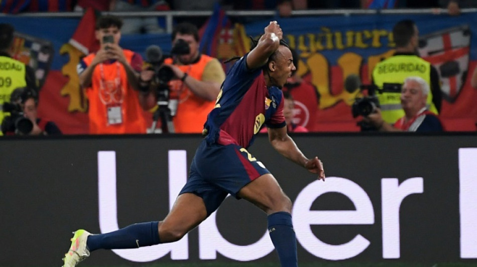 Jules Kound&eacute; renova com Barcelona at&eacute; 2030