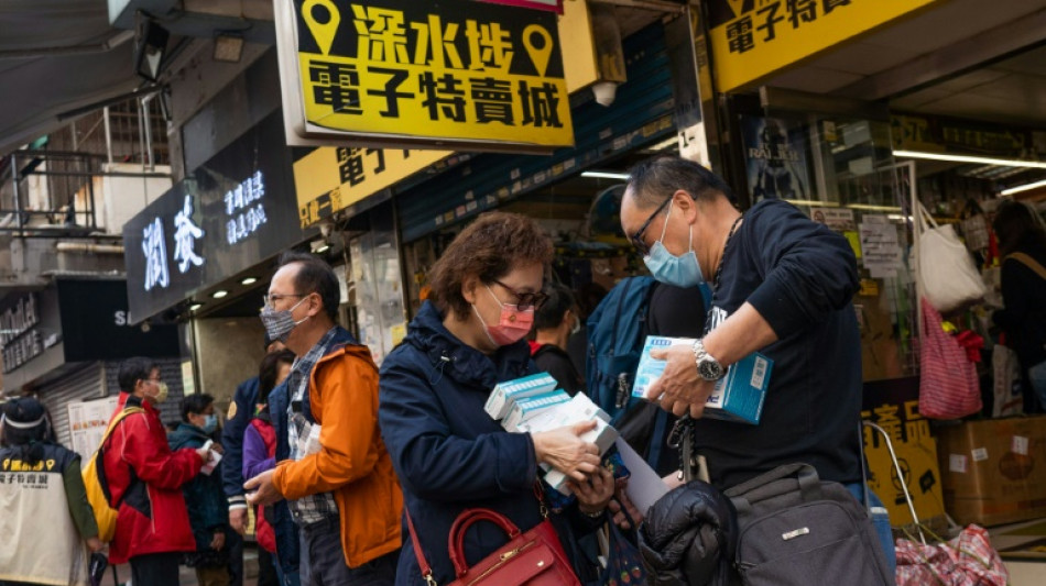 Face au virus, Hong Kong envisage le confinement