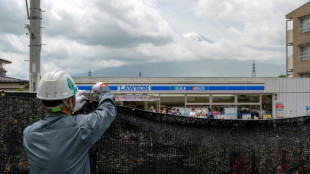 Cortina que impedia visão do Monte Fuji é perfurada no Japão