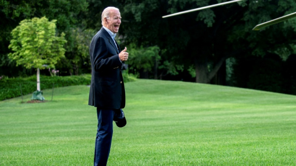Biden, n&eacute;gatif au Covid-19, met fin &agrave; son isolement 
