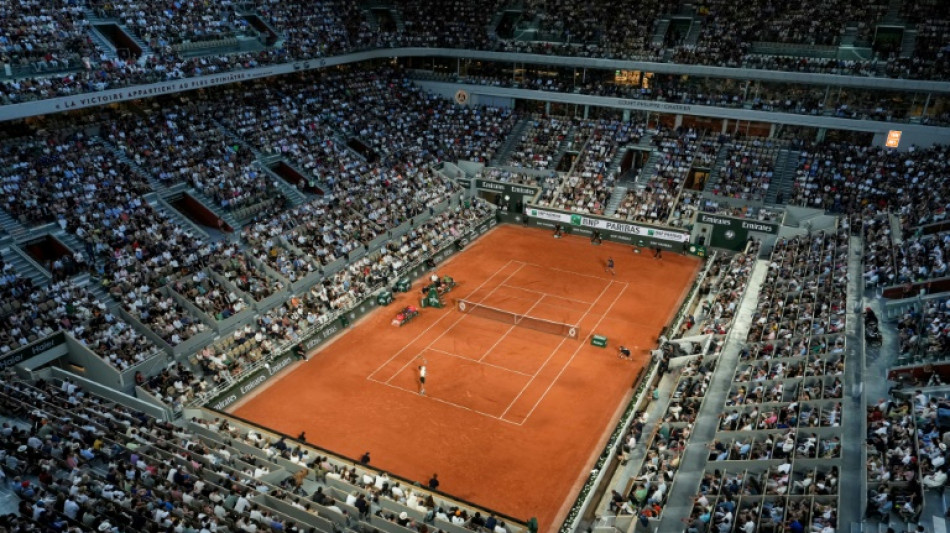 Roland-Garros: Swiatek et Sabalenka passent, Rune plie mais ne rompt pas