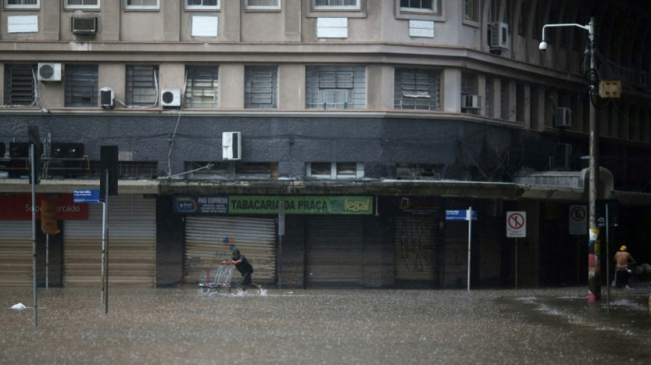 Chuva volta a causar inunda&ccedil;&otilde;es em Porto Alegre