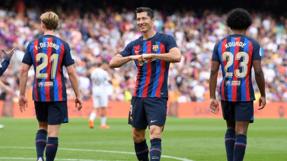 Barcelona climb top in Spain after Lewandowski double