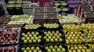 'Pesticide cocktails' pollute apples across Europe: study