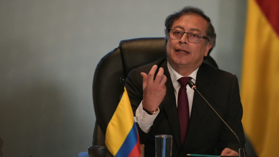 Presidente da Col&ocirc;mbia pede a ren&uacute;ncia de todo o gabinete