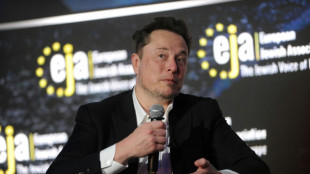 Elon Musk visita Auschwitz y se defiende de polémica antisemita en Polonia