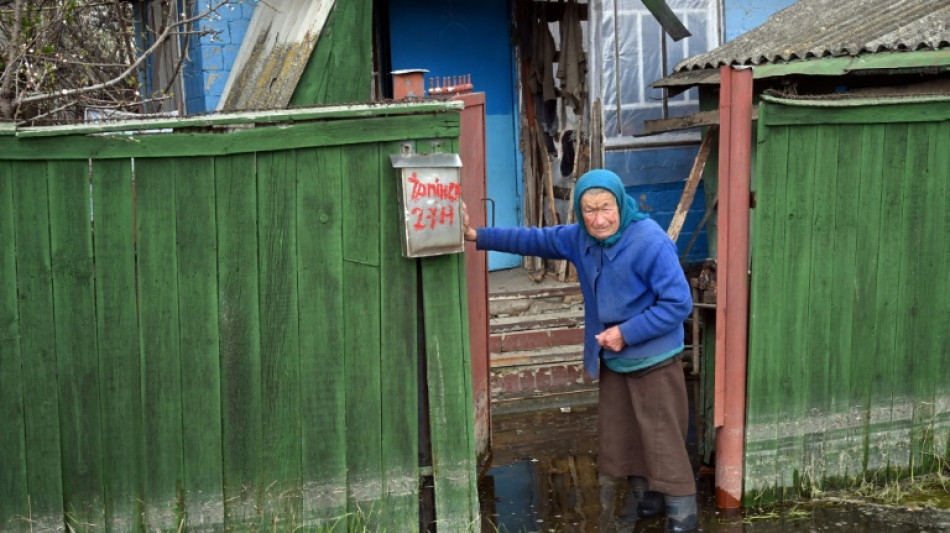 War unleashes flooding in Ukraine town 