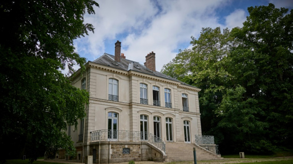 La "villa en dehors de Paris" de Karl Lagerfeld vendue pr&egrave;s de 4,7 millions d'euros