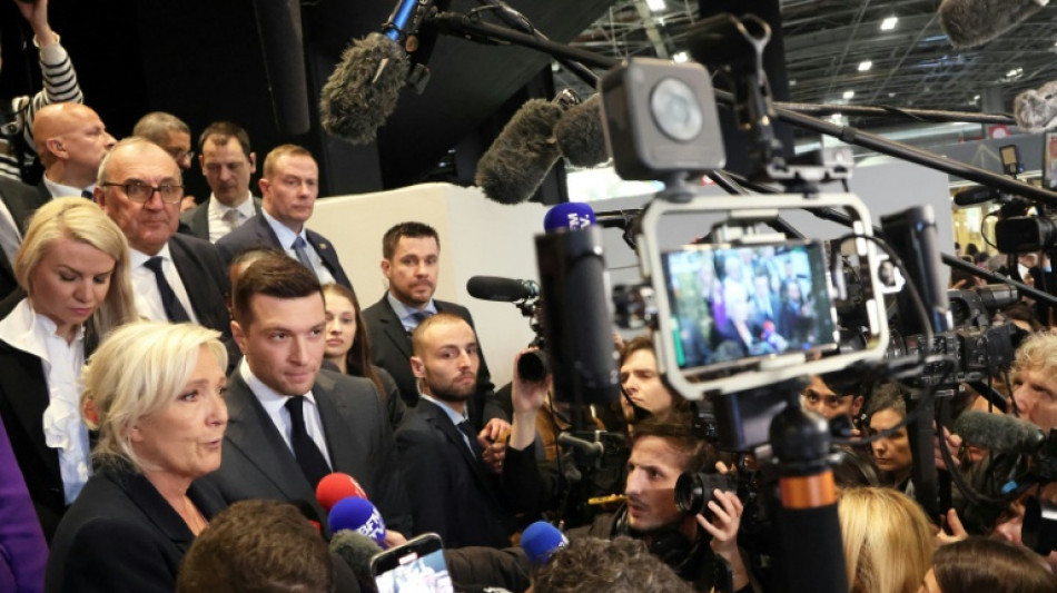 Le Pen descarta hacer campa&ntilde;a en Francia si debe usar tobillera electr&oacute;nica