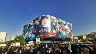 Tausende nehmen vor Beisetzung des verunglückten iranischen Präsidenten Abschied