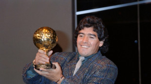 Los herederos de Maradona buscan impedir la venta en Francia de un trofeo de su padre