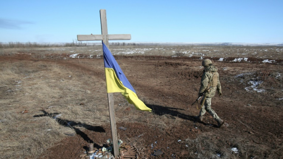 Ukraine: une base militaire frappée tout près de la Pologne, Kiev 