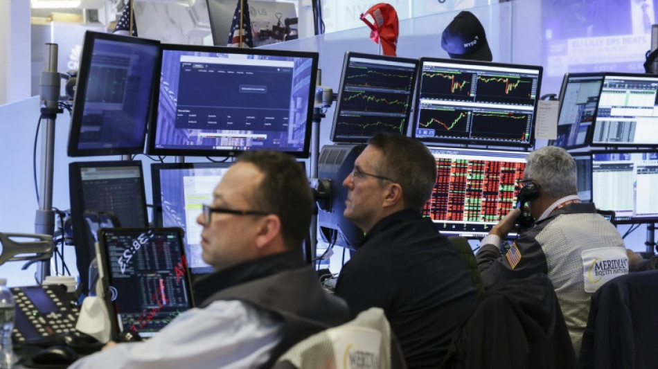 Wall Street termine en hausse, esp&egrave;re un d&eacute;blocage budg&eacute;taire
