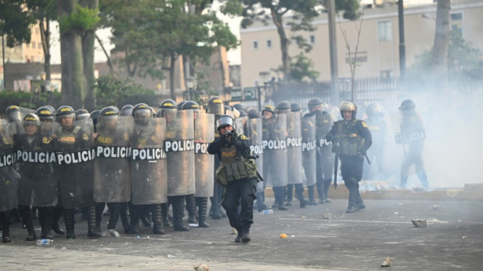 Pérou : des milliers de manifestants à Lima, heurts au centre ville