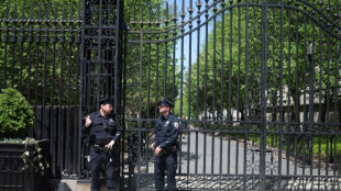 Cerca de 300 são presos em intervenção policial em universidades de Nova York