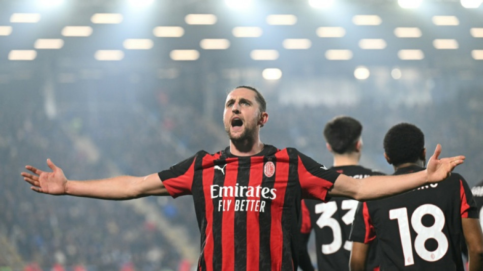 Milan vence Como de virada (3-1) e mant&eacute;m persegui&ccedil;&atilde;o &agrave; Inter