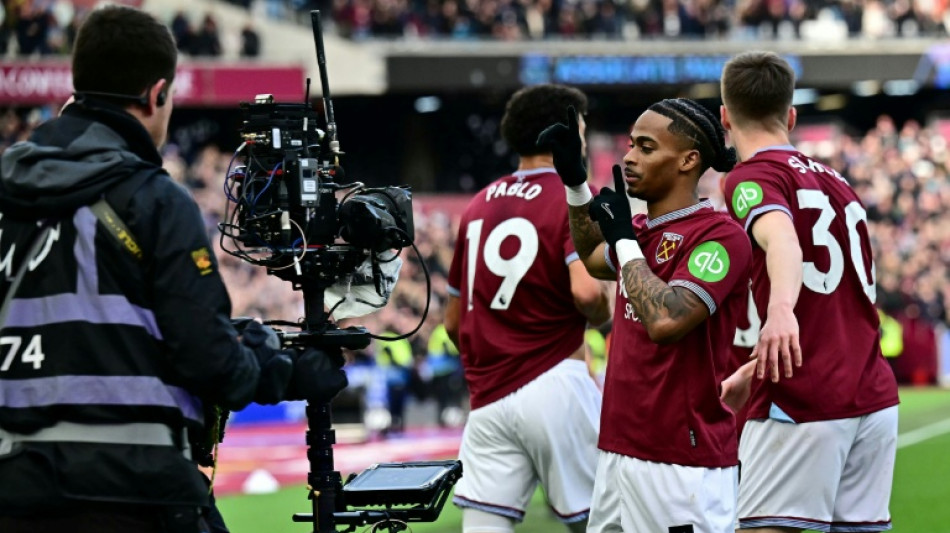 West Ham thump Sunderland to boost survival bid