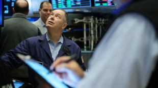 Wall Street termine sur une note contrast&eacute;e, le march&eacute; atone