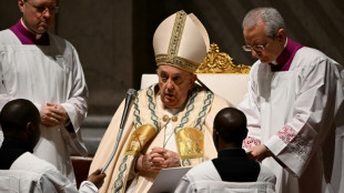 Papa Francisco celebra Vigília Pascal em meio a preocupações com sua saúde