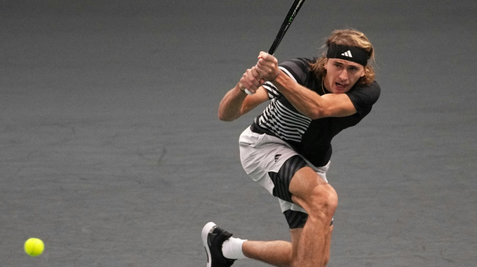 Masters in Paris: Zverev m&uuml;ht sich in die zweite Runde