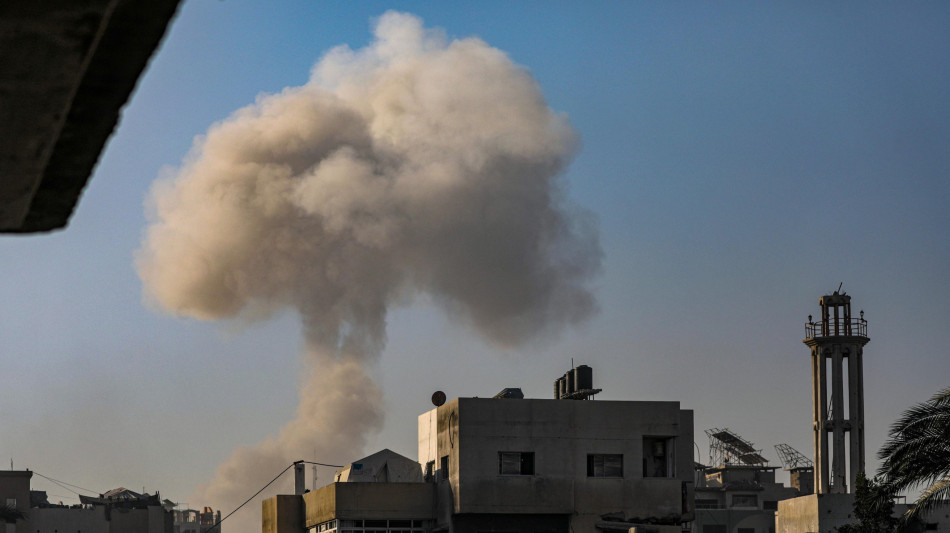 Trenta morti a Gaza dall'alba, 5 in una 'zona sicura'