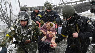 Tausende Ukrainer fliehen aus belagerten Städten