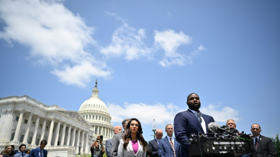 Acordo para elevar teto da d&iacute;vida nos EUA passa por prova de fogo na C&acirc;mara