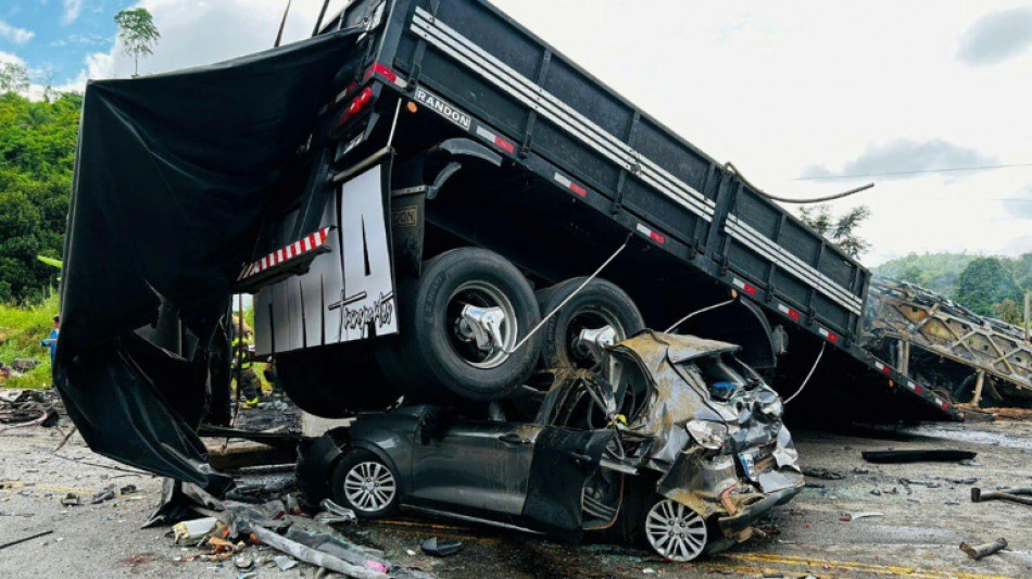 Al menos 38 muertos en un accidente de &oacute;mnibus en Brasil