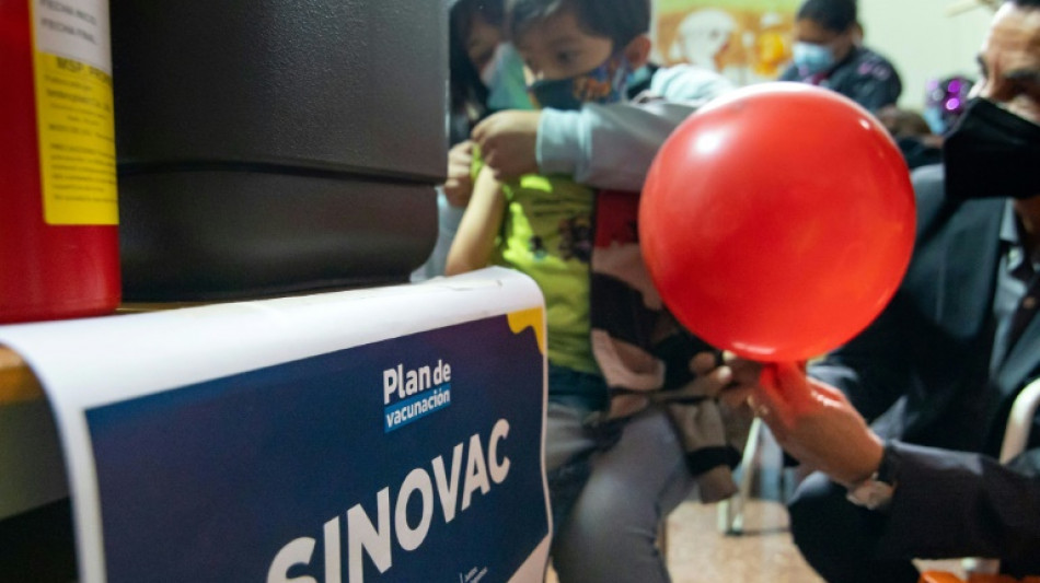 Laboratorio chino Sinovac firma acuerdo para producir vacunas en Ecuador