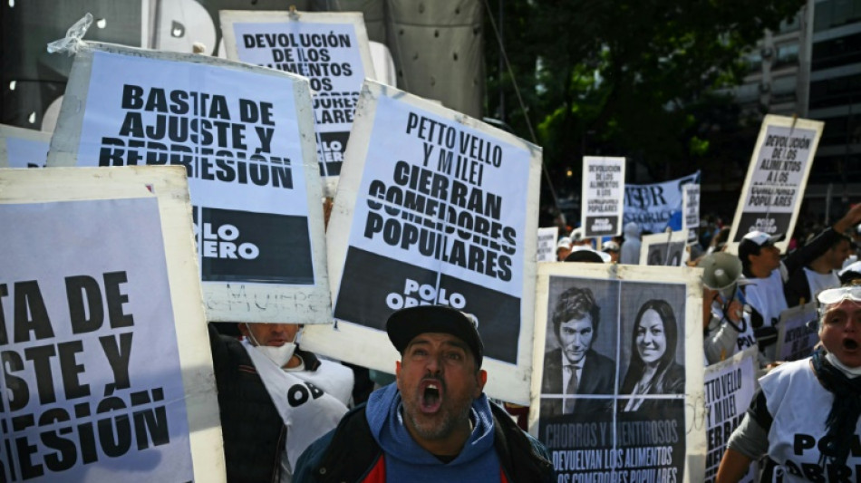 Pol&iacute;cia reprime manifestantes em Buenos Aires e det&eacute;m 8 pessoas