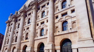 Borsa: Milano conferma il calo (-0,4%), pesano Iveco e Pirelli